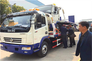 头屯河汽车道路救援拖车价格